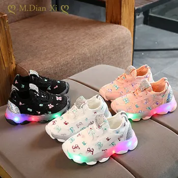 2023 Новая детская легкая обувь, кроссовки со светодиодной подсветкой, легкая корейская версия дышащей сетчатой ткани для мужчин и девочек