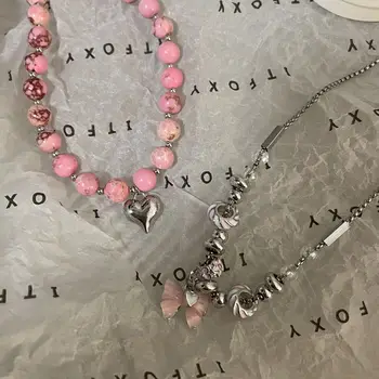 Розовое ожерелье с подвеской 