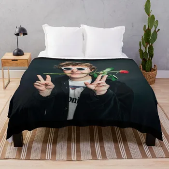 унтуккулит Льюис Капальди выпустил свой дебютный альбом Throw Blanket Flannel Одеяло из фланелевой ткани
