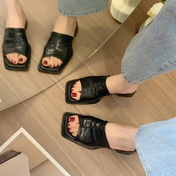 2023 Новая летняя корейская версия босоножек Naked Shoes На толстом каблуке Женские модные повседневные сандалии Тренд